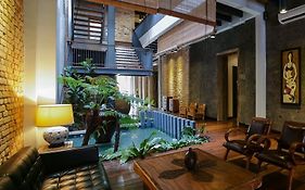 1825 Gallery Hotel